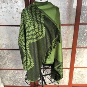 Oversized super soft and versatile scarf - green with black